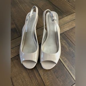 CL by Laundry nude sling back peep toe 9